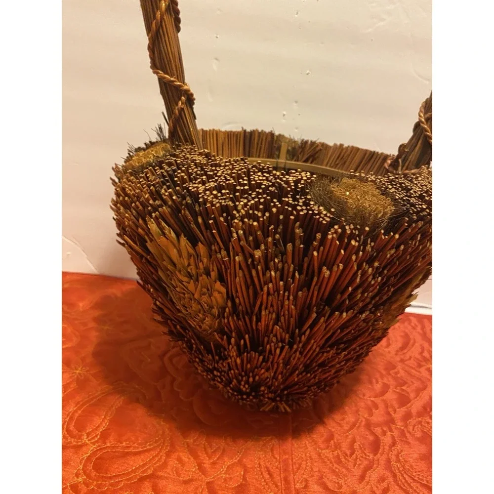 Vintage Handmade Pine Needle Basket‎ Medium Decorative Straw Dark Light Folk Art